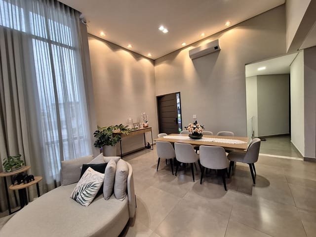 Casa com 481m² 4 quartos e 4 banheiros, à venda, no bairro Urbanova em São José dos Campos