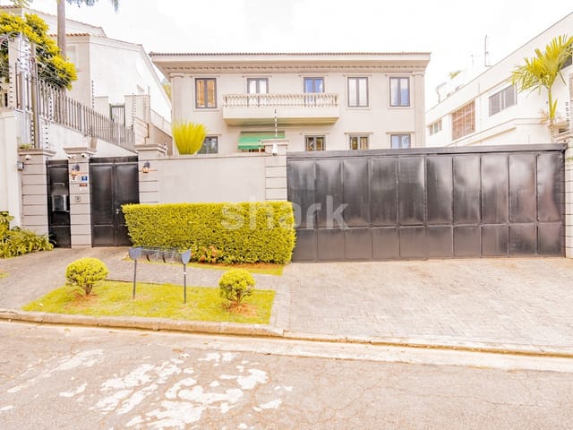 Casa com 500m² 4 quartos e 6 banheiros, à venda ou para alugar, no bairro Cidade Jardim em São Paulo
