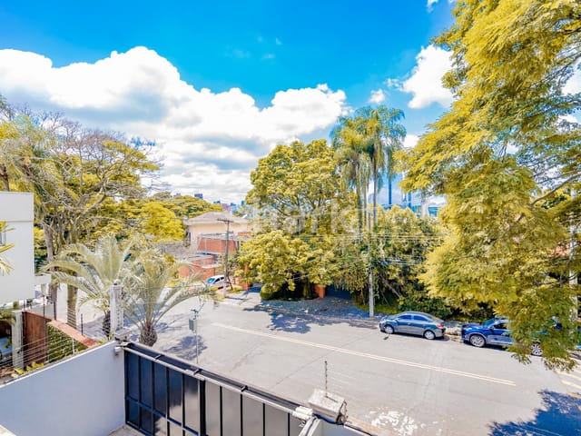 Casa com 500m² 4 quartos e 6 banheiros, à venda ou para alugar, no bairro Cidade Jardim em São Paulo