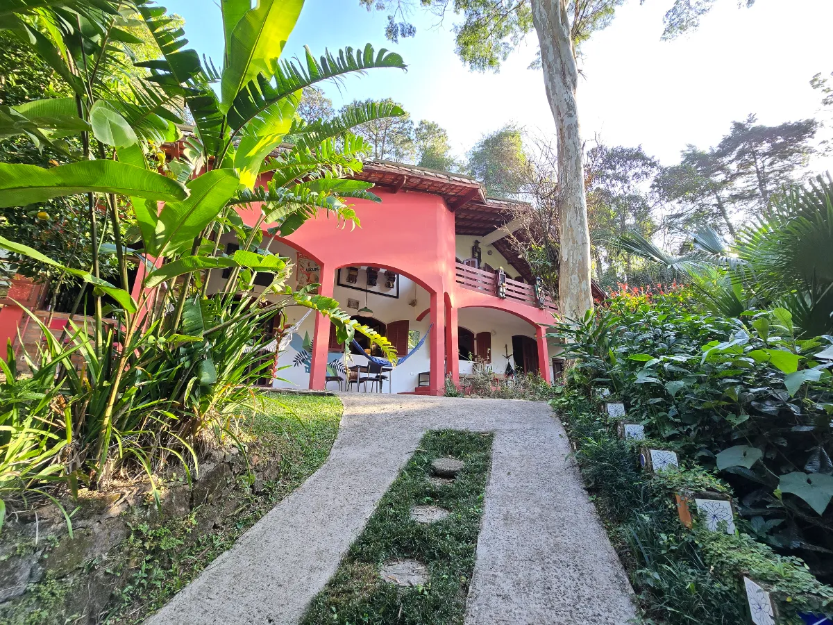Casa para venda em Parque Petrópolis com 3 quartos, sendo 1 suíte, 197m²