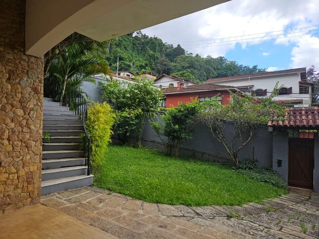 Casa 3 quartos e 2 banheiros, para alugar, no bairro Valparaíso em Petrópolis