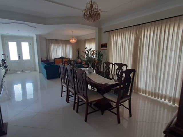 Casa com 549m² 4 quartos e 4 banheiros, à venda, no bairro Urbanova em São José dos Campos