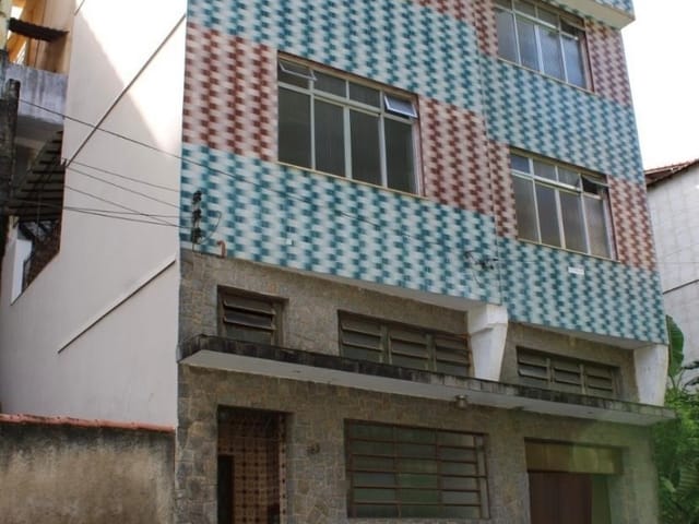 Casa 4 quartos e 2 banheiros, à venda ou para alugar, no bairro Saldanha Marinho em Petrópolis