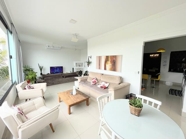Casa com 450m² 5 quartos e 7 banheiros, à venda, no bairro Condomínio Residencial Jaguary em São José dos Campos