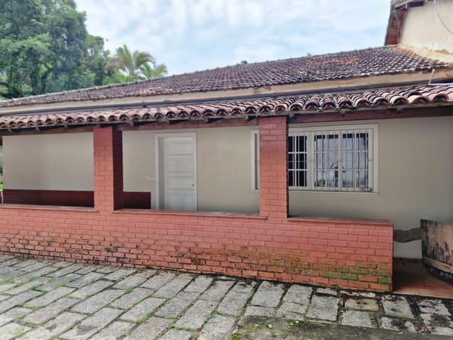 Casa com 1200m² 2 quartos e 1 banheiro, para alugar, no bairro Araras em Petrópolis