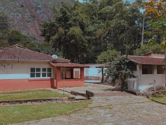 Casa com 1200m² 2 quartos e 1 banheiro, para alugar, no bairro Araras em Petrópolis