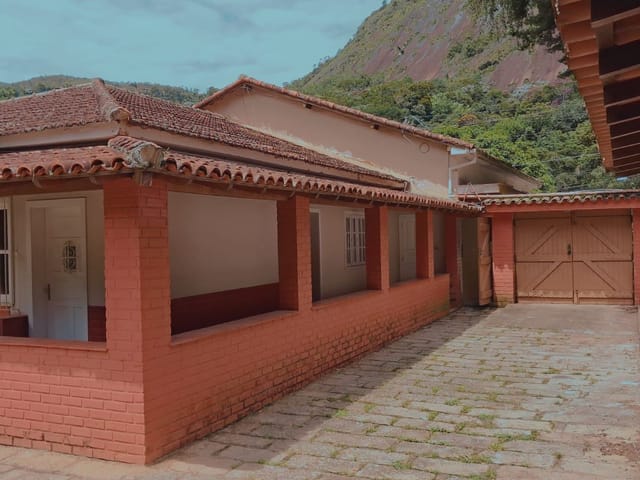 Casa com 1200m² 2 quartos e 1 banheiro, para alugar, no bairro Araras em Petrópolis