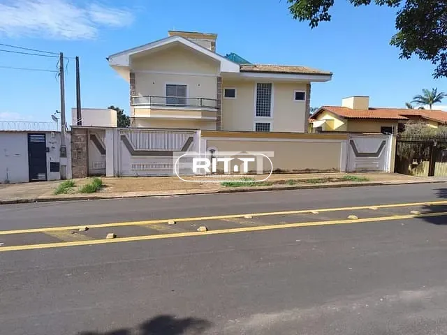 Casa com 1200m² 4 quartos e 2 banheiros, à venda ou para alugar, no bairro Parque Taquaral em Campinas