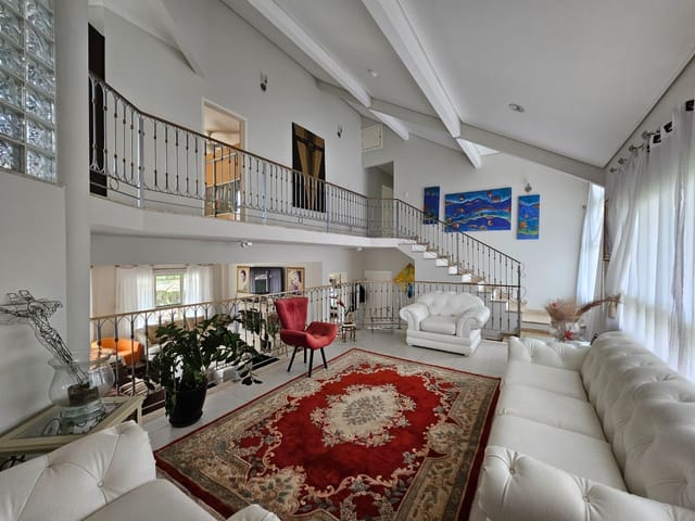 Casa com 522m² 4 quartos e 5 banheiros, à venda, no bairro Urbanova em São José dos Campos