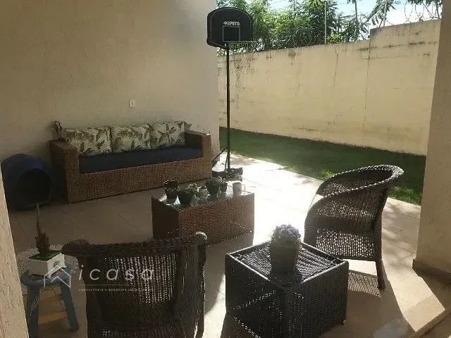 Casa com 300m² 3 quartos e 2 banheiros, à venda, no bairro Campos do Conde Versailles em Tremembé