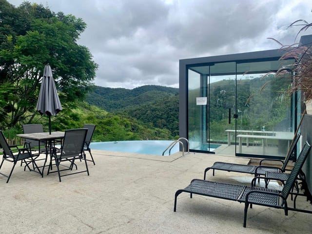 Casa com 2503m² 3 quartos e 3 banheiros, à venda, no bairro Secretário em Petrópolis