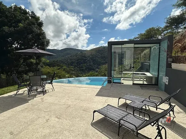 Casa com 2503m² 3 quartos e 3 banheiros, à venda, no bairro Secretário em Petrópolis