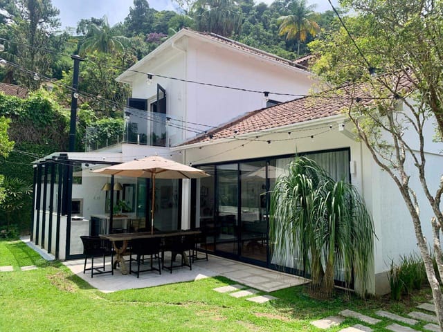 Casa com 600m² 3 quartos e 2 banheiros, à venda, no bairro Centro em Petrópolis