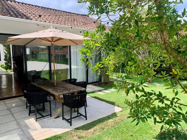 Casa com 600m² 3 quartos e 2 banheiros, à venda, no bairro Centro em Petrópolis