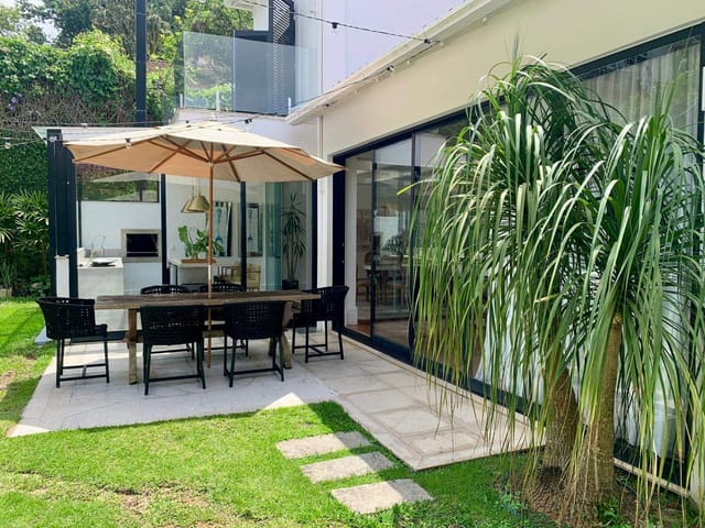 Casa com 600m² 3 quartos e 2 banheiros, à venda, no bairro Centro em Petrópolis