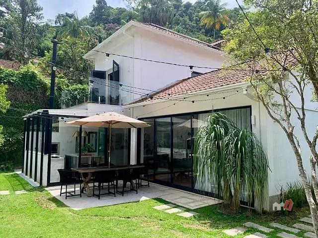 Casa com 600m² 3 quartos e 2 banheiros, à venda, no bairro Centro em Petrópolis