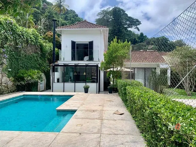 Casa com 600m² 3 quartos e 2 banheiros, à venda, no bairro Centro em Petrópolis