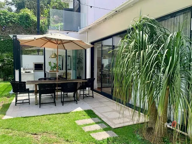 Casa com 600m² 3 quartos e 2 banheiros, à venda, no bairro Centro em Petrópolis