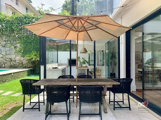 Casa com 600m² 3 quartos e 2 banheiros, à venda, no bairro Centro em Petrópolis