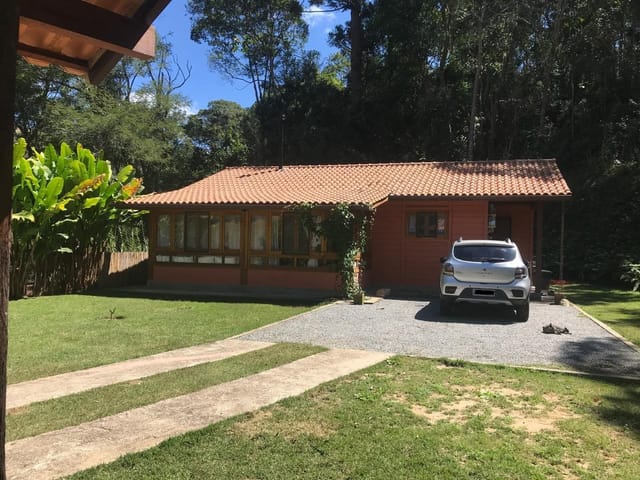Casa com 2000m² 2 quartos e 2 banheiros, à venda, no bairro Araras em Petrópolis