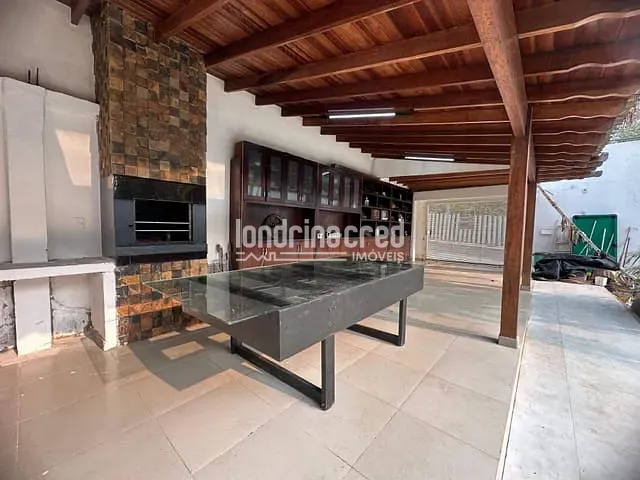 Casa com 500m² 4 quartos e 4 banheiros, à venda, no bairro Califórnia em Londrina
