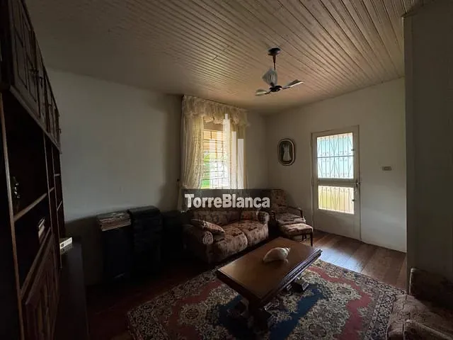 Casa com 270m² 4 quartos e 2 banheiros, para alugar, no bairro Uvaranas em Ponta Grossa