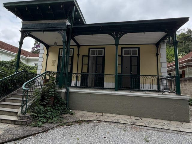 Casa com 5000m², para alugar, no bairro Centro em Petrópolis