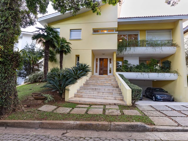 Casa 4 quartos e 6 banheiros, à venda, no bairro Jardim Leonor em São Paulo