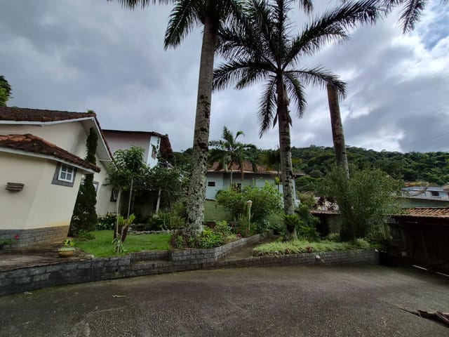 Casa com 890m², à venda, no bairro Duchas em Petrópolis