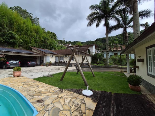 Casa com 890m², à venda, no bairro Duchas em Petrópolis