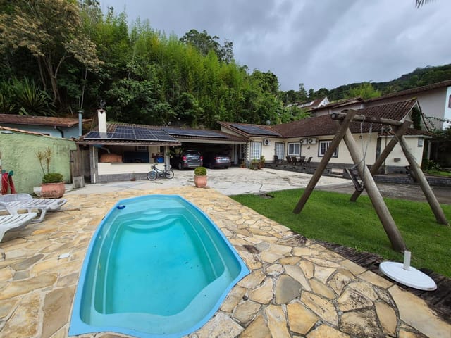 Casa com 890m², à venda, no bairro Duchas em Petrópolis