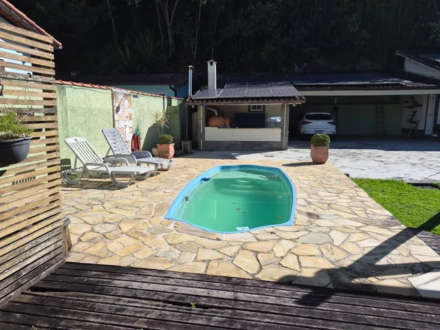 Casa com 890m², à venda, no bairro Duchas em Petrópolis