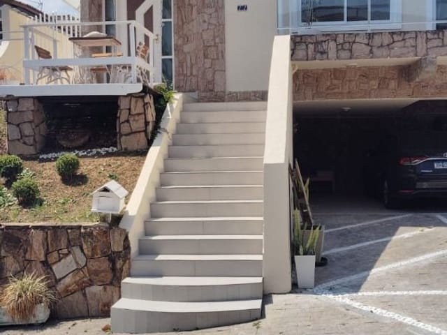 Casa com 300m² 4 quartos e 5 banheiros, à venda, no bairro Urbanova em São José dos Campos