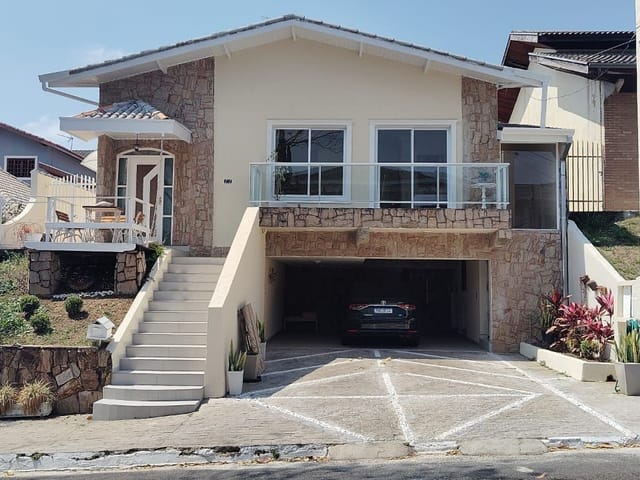 Casa com 300m² 4 quartos e 5 banheiros, à venda, no bairro Urbanova em São José dos Campos