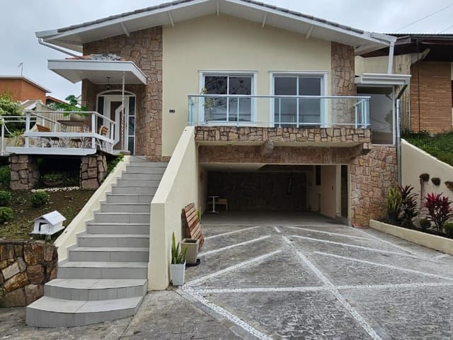 Casa com 300m² 4 quartos e 5 banheiros, à venda, no bairro Urbanova em São José dos Campos