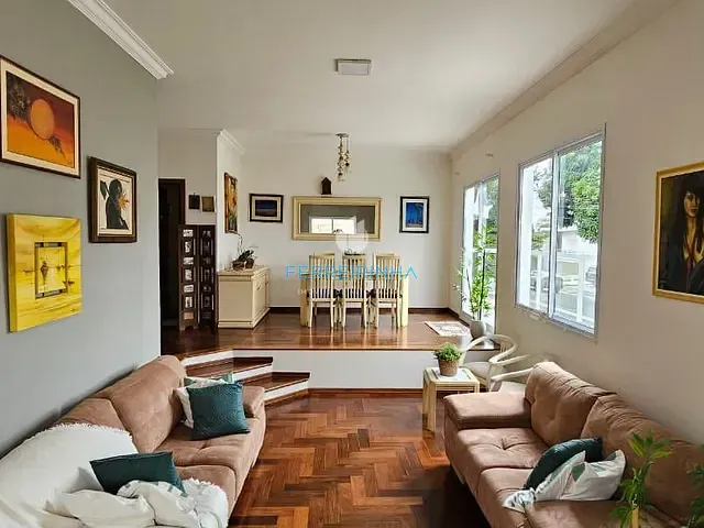 Casa com 300m² 4 quartos e 5 banheiros, à venda, no bairro Urbanova em São José dos Campos