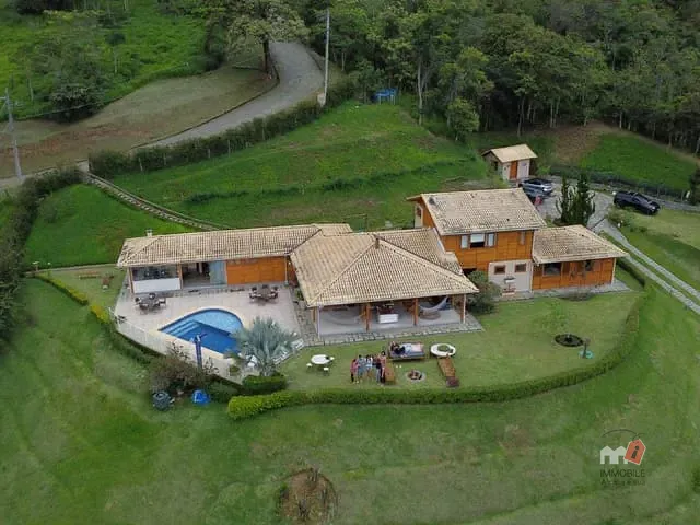 Casa com 11946m² 4 quartos e 5 banheiros, à venda, no bairro Cuiabá em Petrópolis