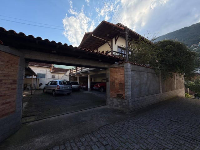 Casa 3 quartos e 2 banheiros, à venda, no bairro Quissama em Petrópolis
