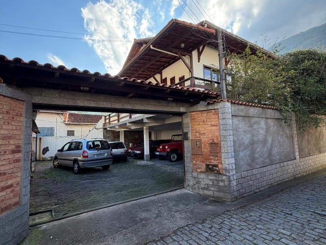 Casa 3 quartos e 2 banheiros, à venda, no bairro Quissama em Petrópolis