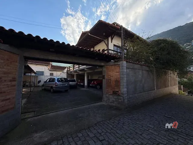 Casa 3 quartos e 2 banheiros, à venda, no bairro Quissama em Petrópolis