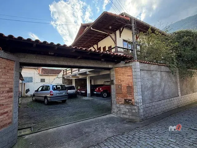 Casa 3 quartos e 2 banheiros, à venda, no bairro Quissama em Petrópolis