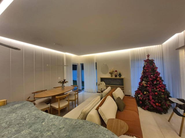 Casa com 2020m², à venda, no bairro Quarteirão Italiano em Petrópolis