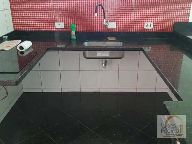 Casa com 150m² 3 quartos e 2 banheiros, à venda ou para alugar, no bairro Condomínio Atibaia Park I em Atibaia