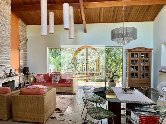 Casa com 2006m² 3 quartos e 4 banheiros, à venda, no bairro Jardim Estância Brasil em Atibaia