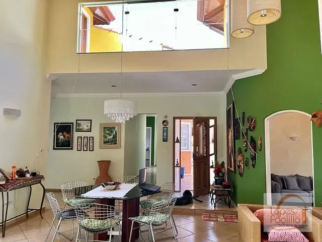 Casa com 2006m² 3 quartos e 4 banheiros, à venda, no bairro Jardim Estância Brasil em Atibaia