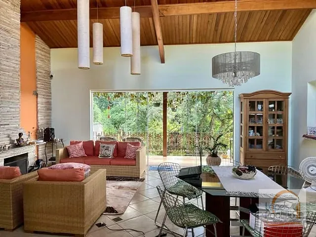 Casa com 2006m² 3 quartos e 4 banheiros, à venda, no bairro Jardim Estância Brasil em Atibaia