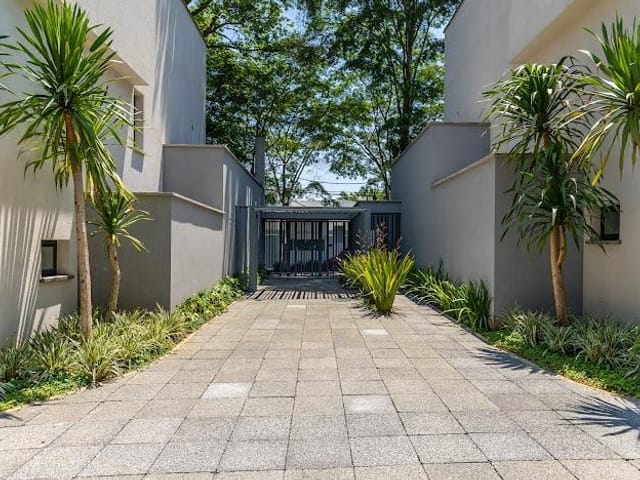 Casa com 719m² 4 quartos e 6 banheiros, à venda, no bairro Jardim Cordeiro em São Paulo