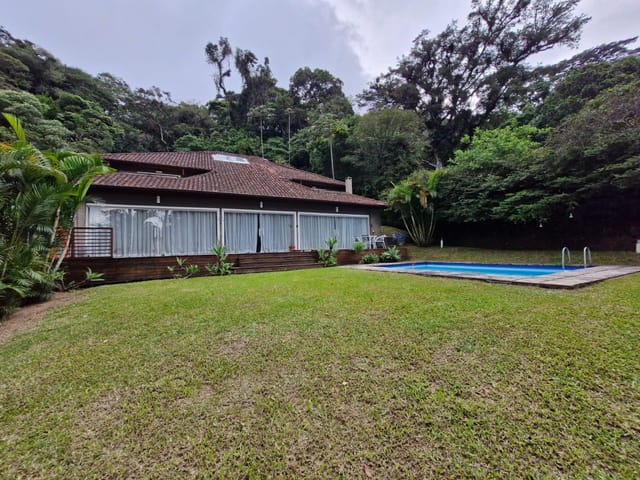 Casa com 1248m², para alugar, no bairro Independência em Petrópolis
