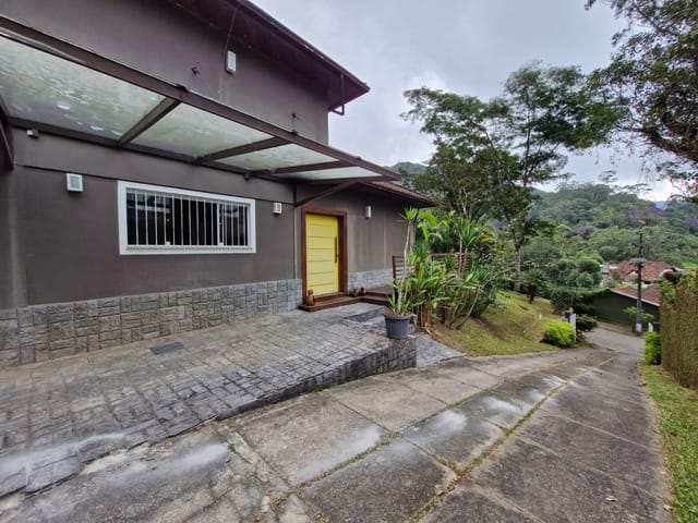 Casa com 1248m², para alugar, no bairro Independência em Petrópolis