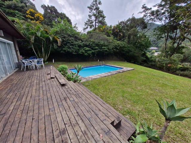 Casa com 1248m², para alugar, no bairro Independência em Petrópolis